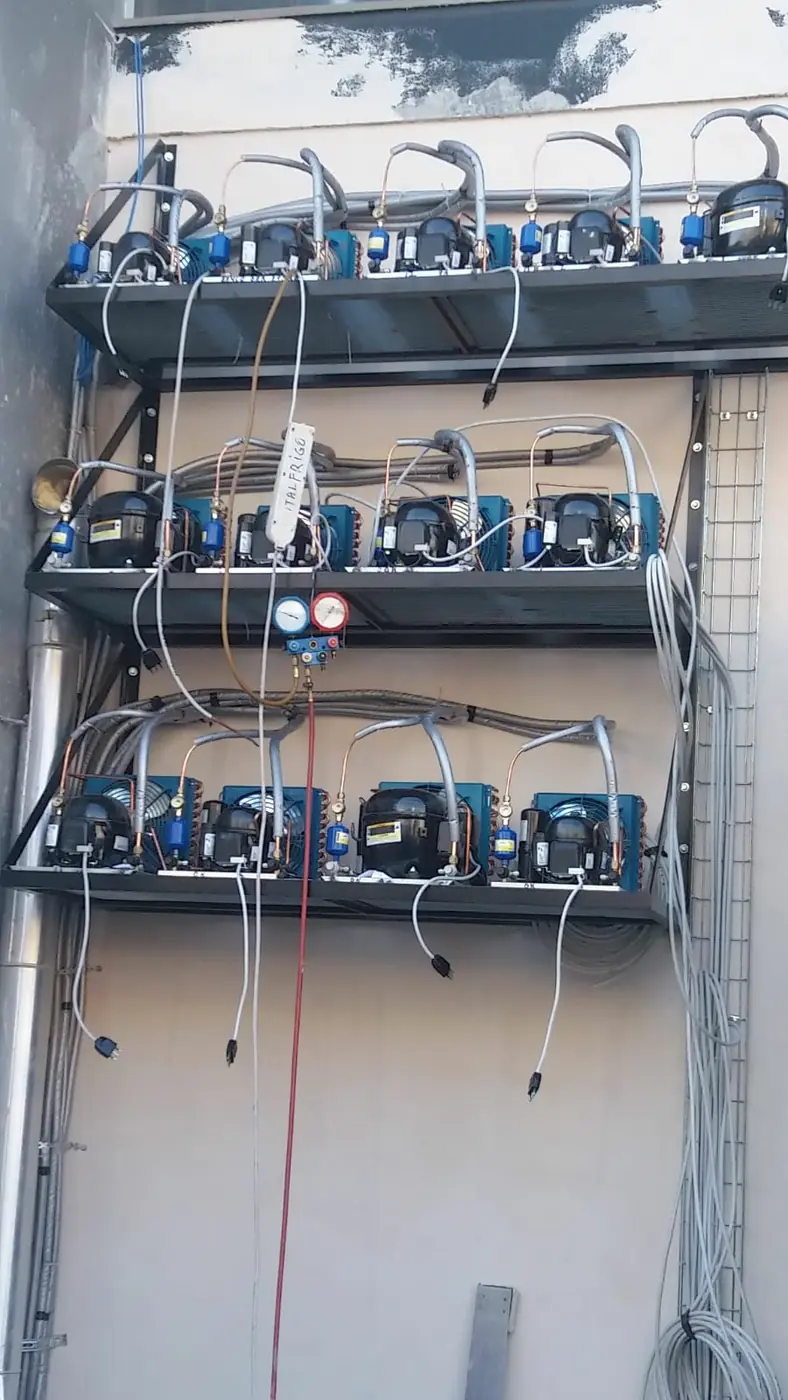 Centrale frigorifera con gruppo di compressori su telaio